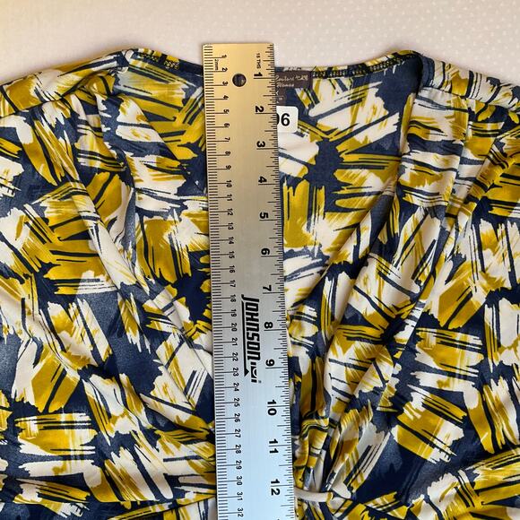 Sofie Couture Woman Blouse size 1X Yellow & Blue Stretch V-neck Short Sleeve - Picture 5 of 9